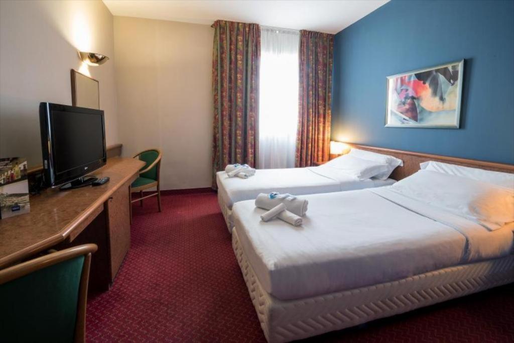 Hotel Sherition 1 Lahore Buitenkant foto
